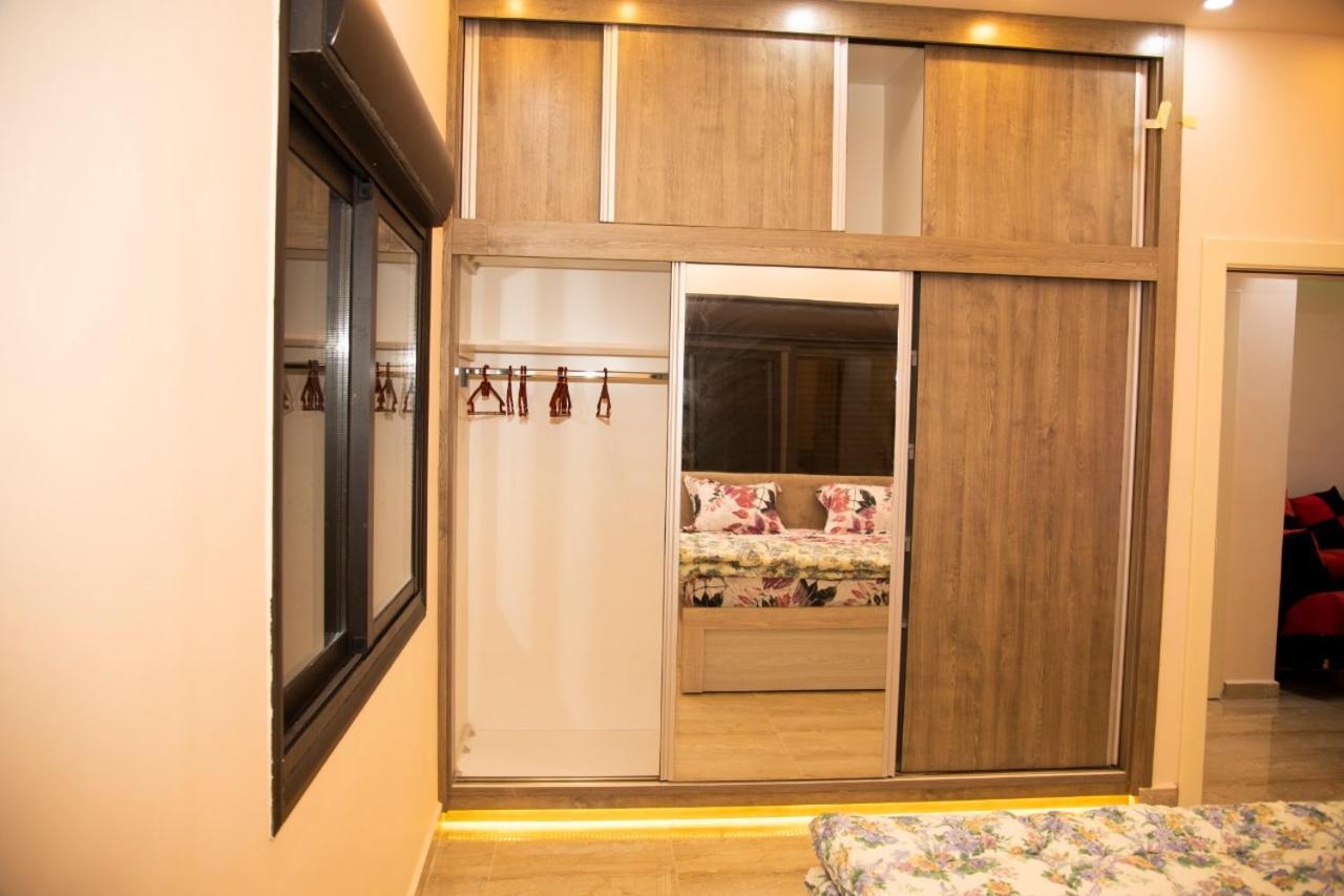 Lotus Housing For Furnished Apartments 제라시 외부 사진