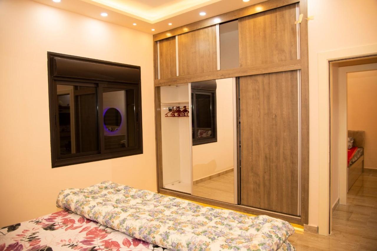 Lotus Housing For Furnished Apartments 제라시 외부 사진