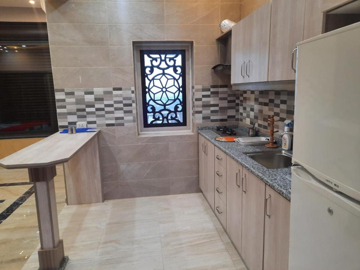 Lotus Housing For Furnished Apartments 제라시 외부 사진