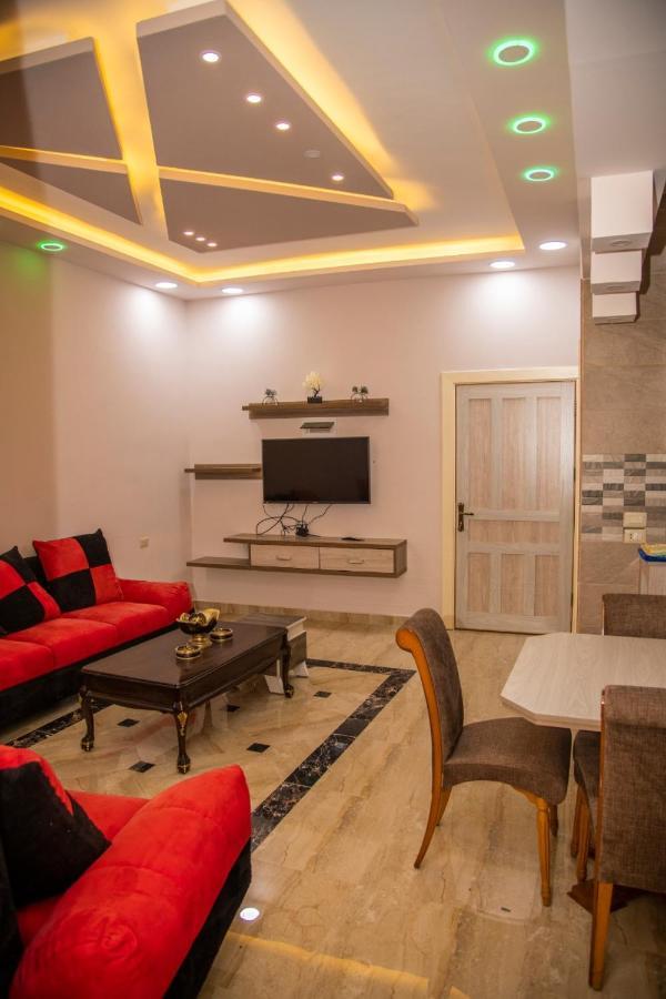 Lotus Housing For Furnished Apartments 제라시 외부 사진