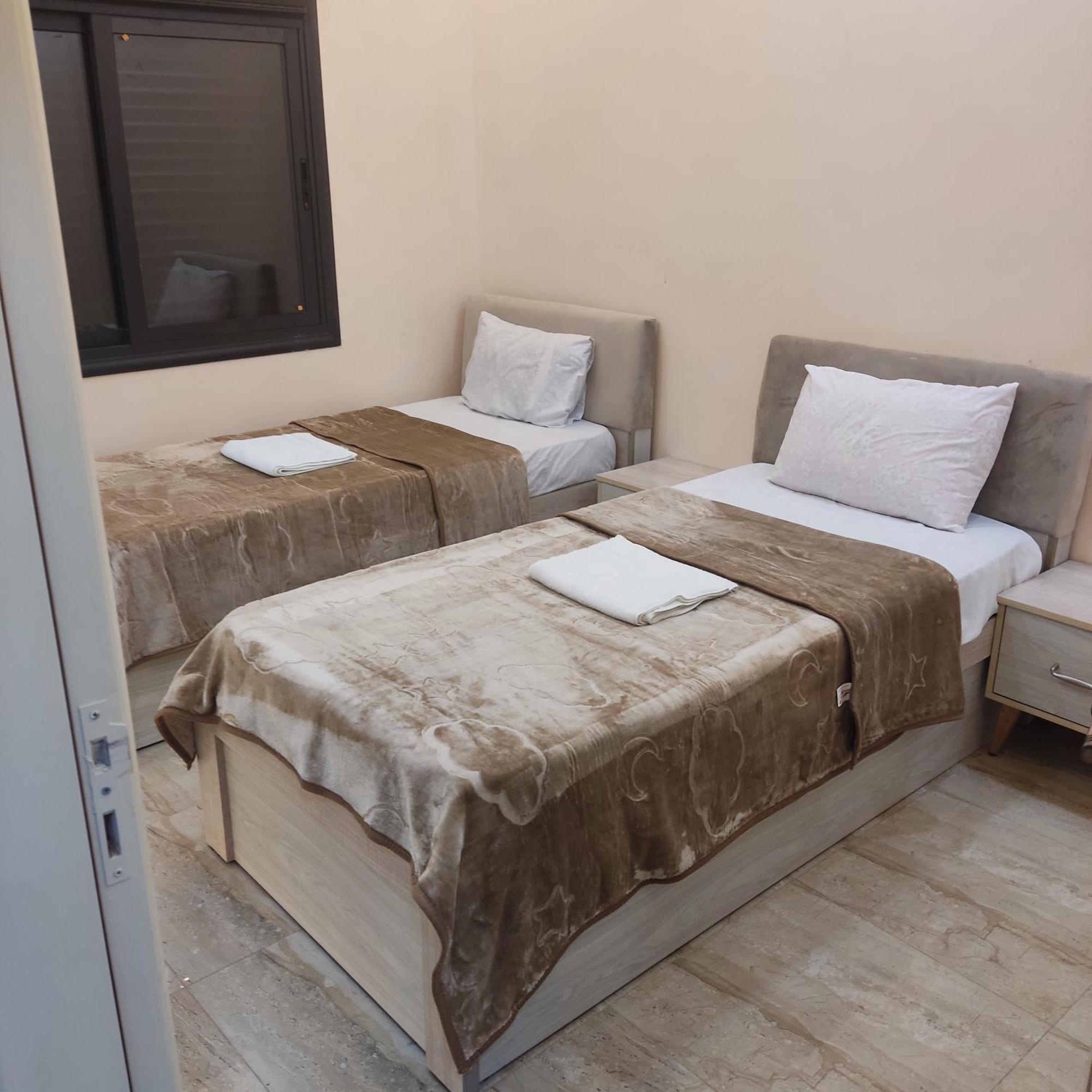 Lotus Housing For Furnished Apartments 제라시 외부 사진