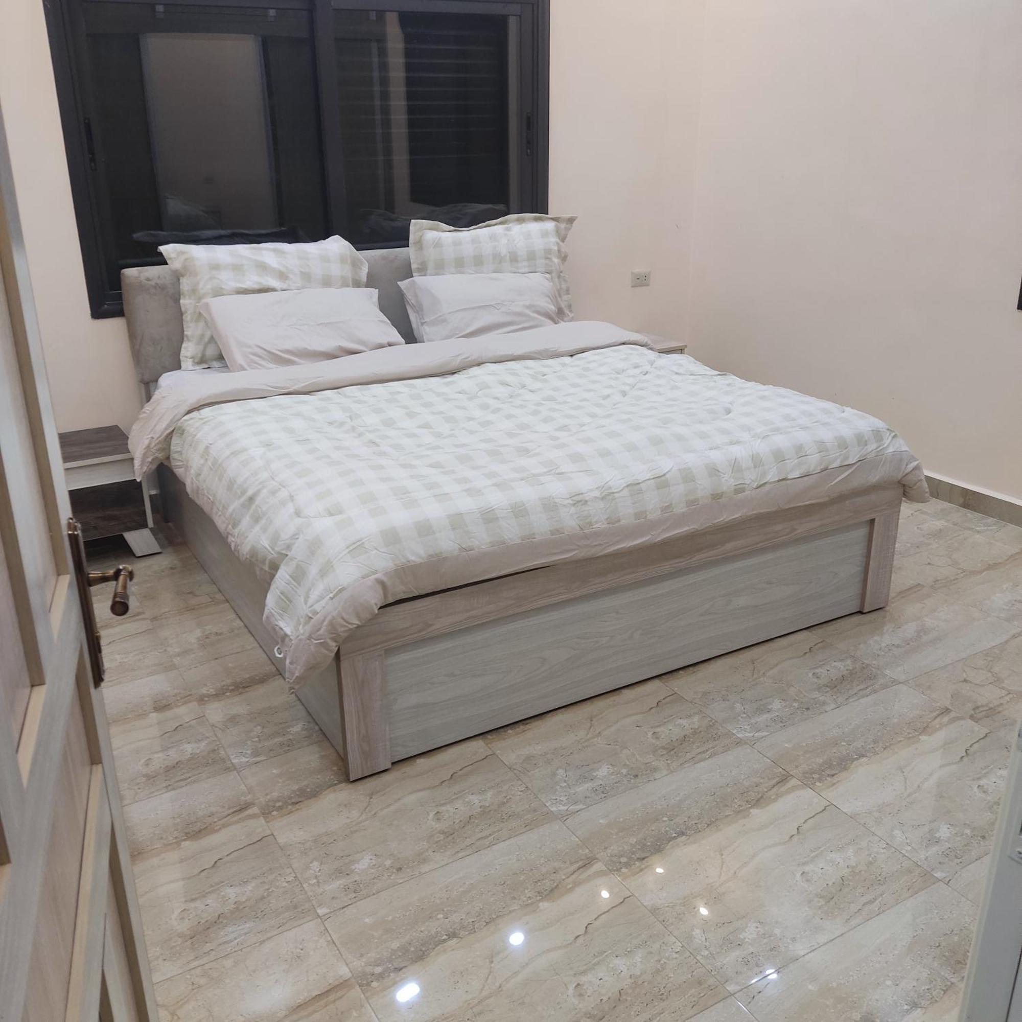 Lotus Housing For Furnished Apartments 제라시 외부 사진
