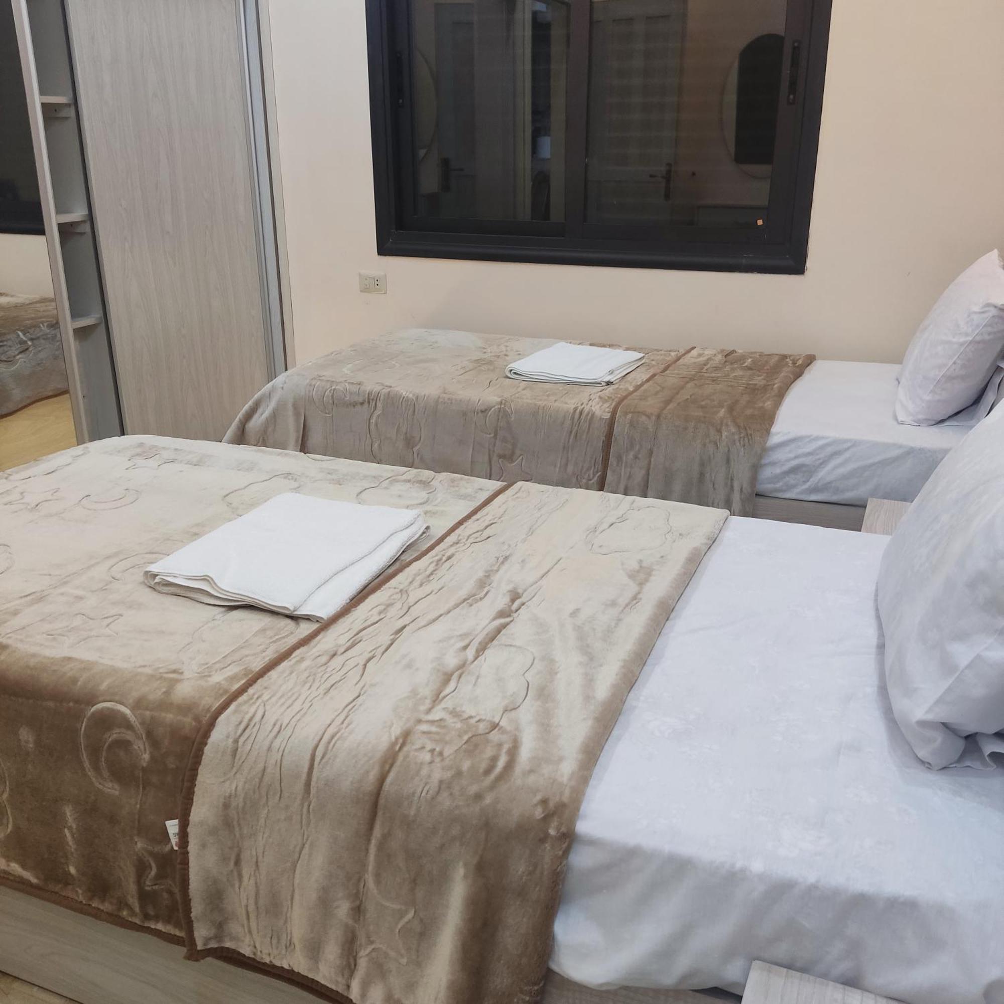 Lotus Housing For Furnished Apartments 제라시 외부 사진