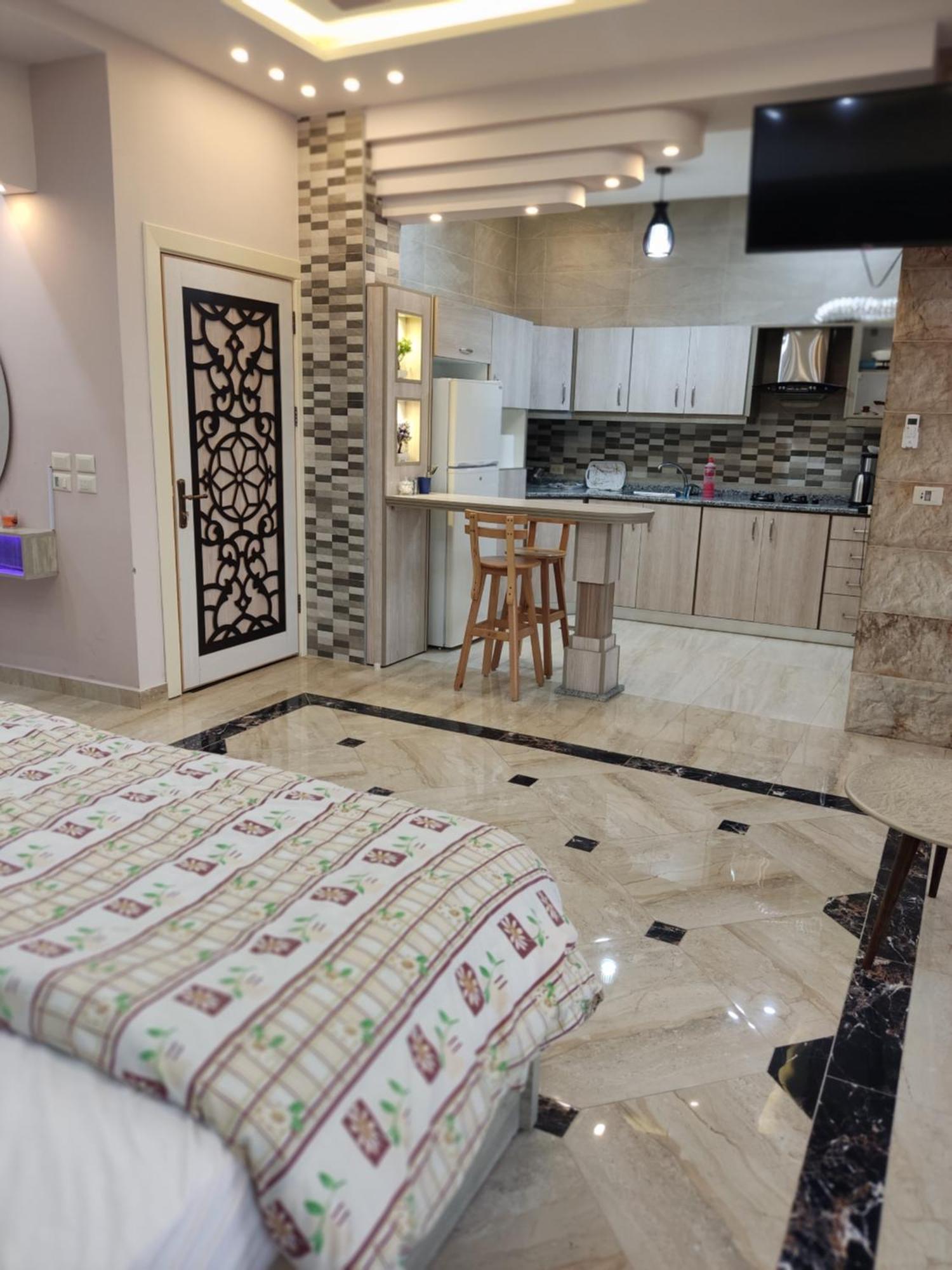 Lotus Housing For Furnished Apartments 제라시 외부 사진