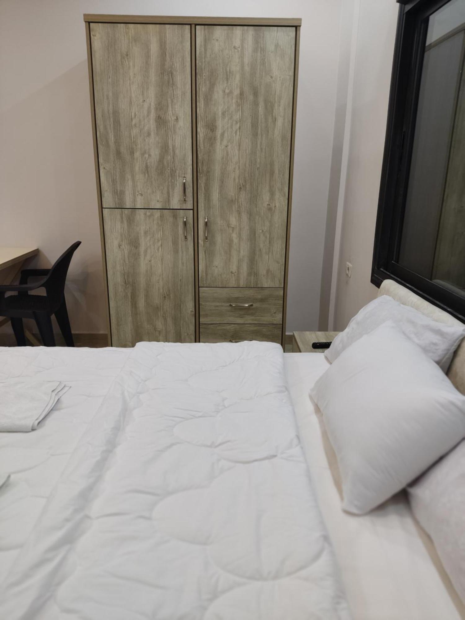 Lotus Housing For Furnished Apartments 제라시 객실 사진
