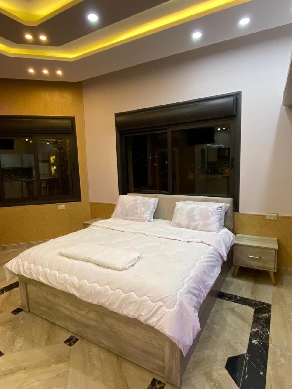 Lotus Housing For Furnished Apartments 제라시 객실 사진