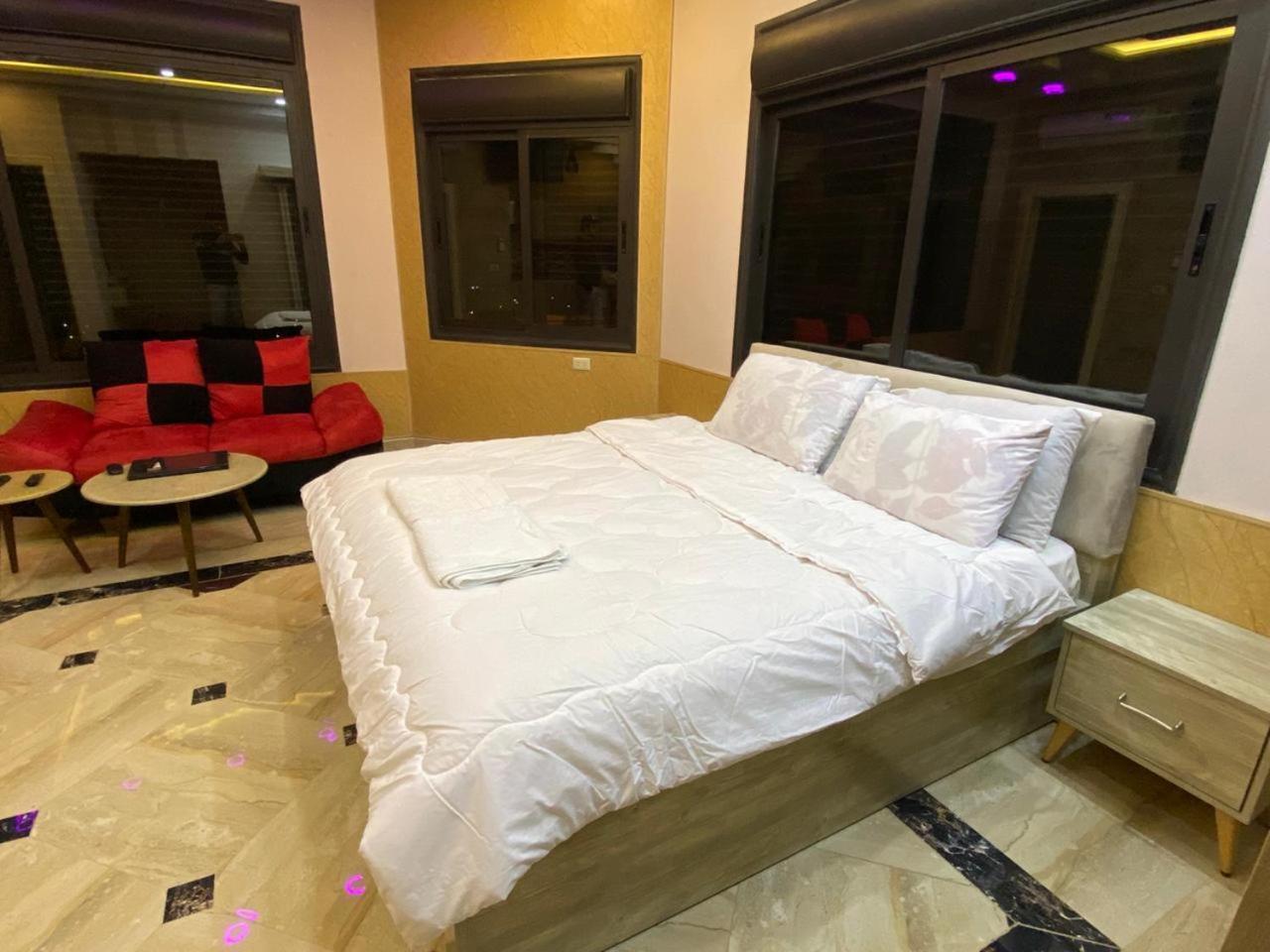 Lotus Housing For Furnished Apartments 제라시 객실 사진