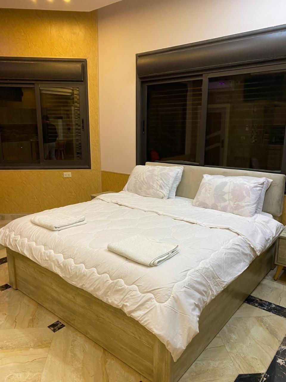 Lotus Housing For Furnished Apartments 제라시 객실 사진