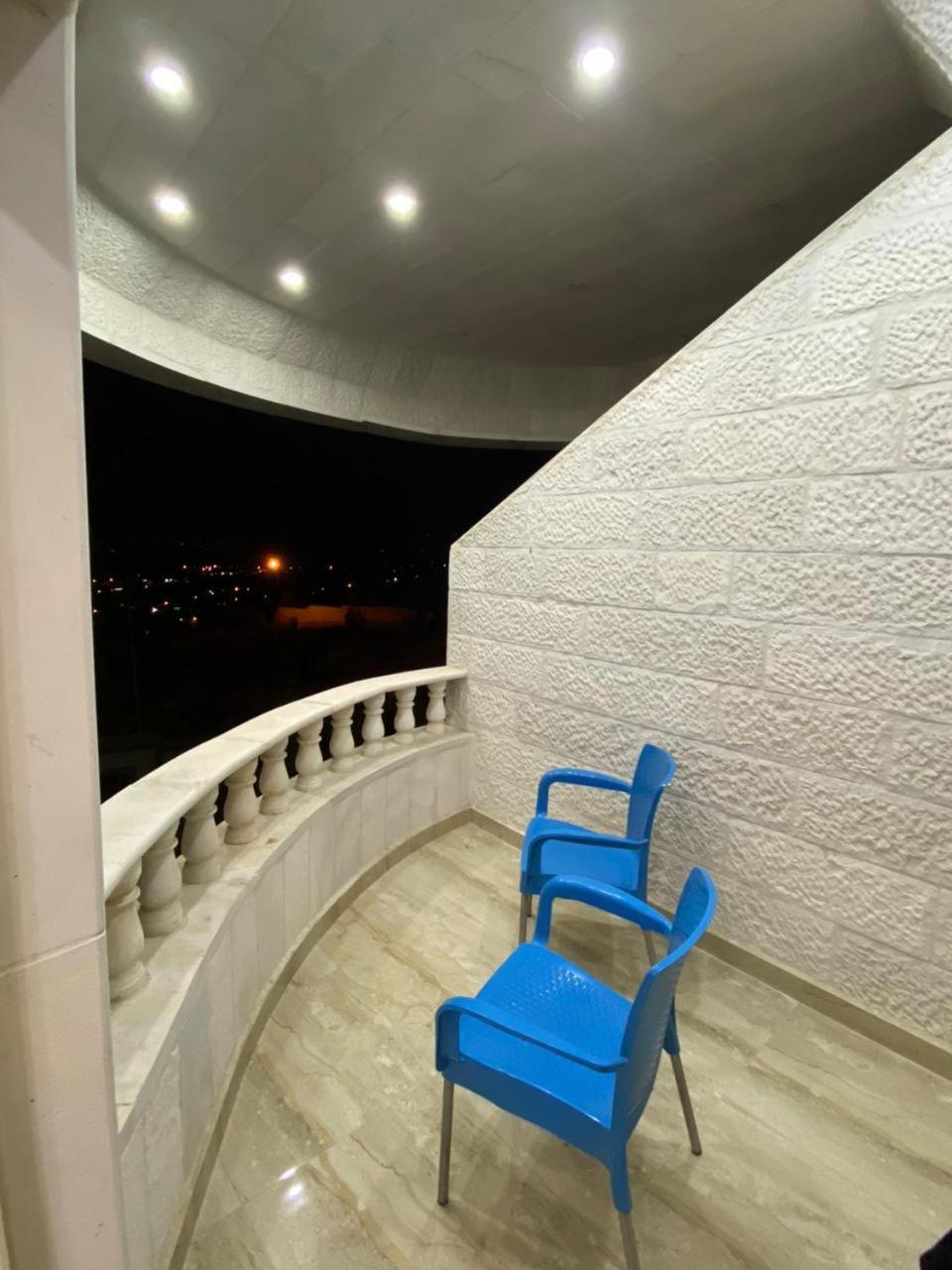 Lotus Housing For Furnished Apartments 제라시 객실 사진