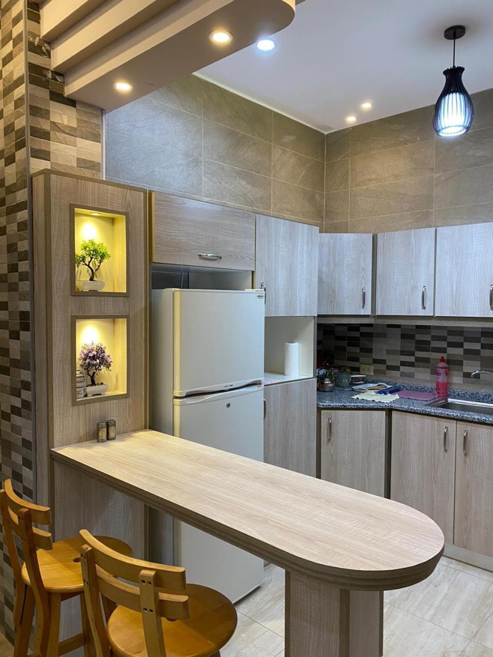Lotus Housing For Furnished Apartments 제라시 객실 사진