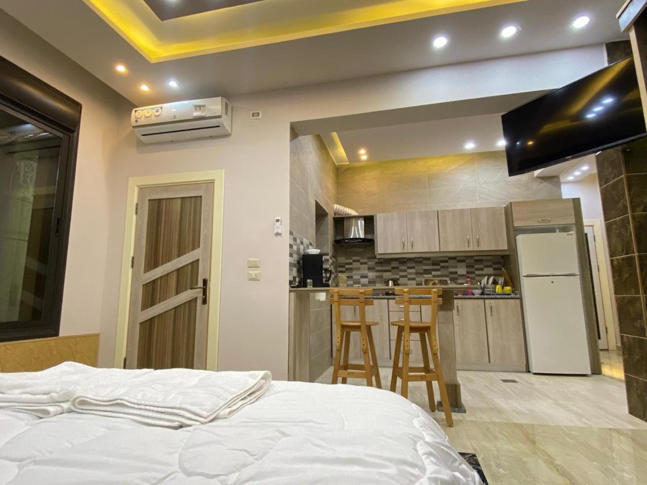 Lotus Housing For Furnished Apartments 제라시 객실 사진